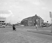 72523 Gezicht op de kleuterschool De Nachtegaal (Vondellaan 30) en de basisschool Dr. D. Visserschool (Vondellaan 32) ...